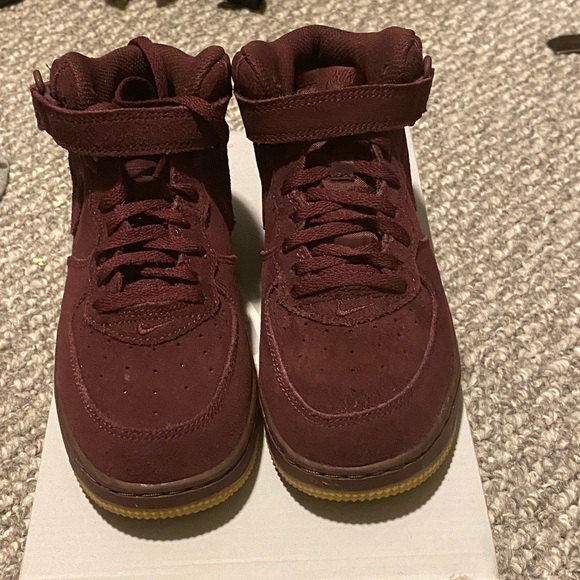 Size 2 youth Nike Air Force 1 Mid - Picture 2 of 4